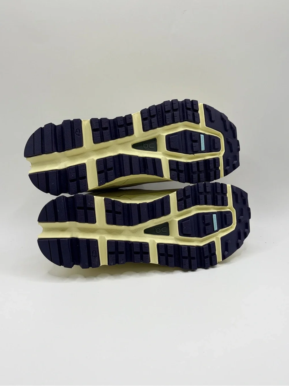 On Running Cloudhero Mid-Top Trail Shoes - Silver Seedling 3.5Y/5W